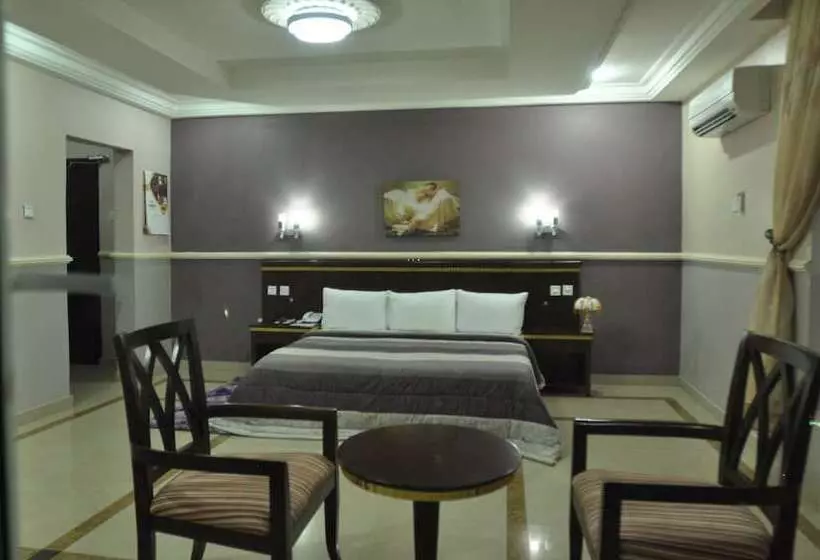 Randekhi Royal Hotel   Gold Wing