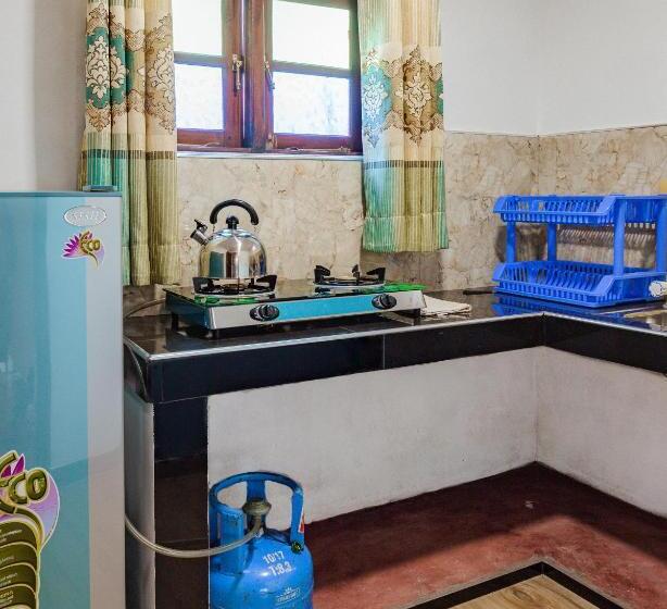 ホテル Blue Whale Rooms Mirissa