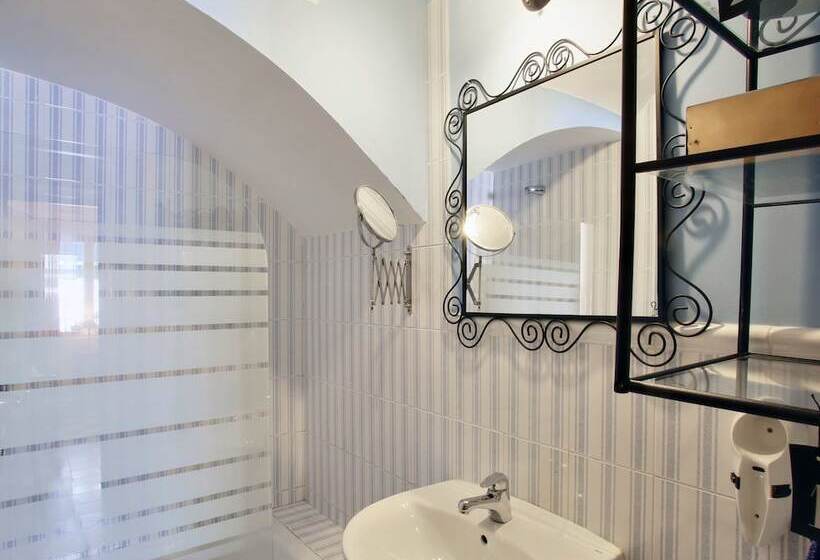 پانسیون Málaga Lodge Guesthouse