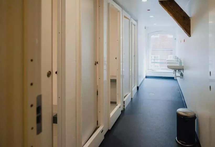 Retkeilymaja Capsule Hotel Nyhavn63