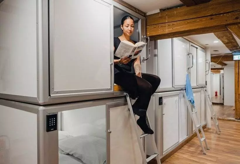 Retkeilymaja Capsule Hotel Nyhavn63