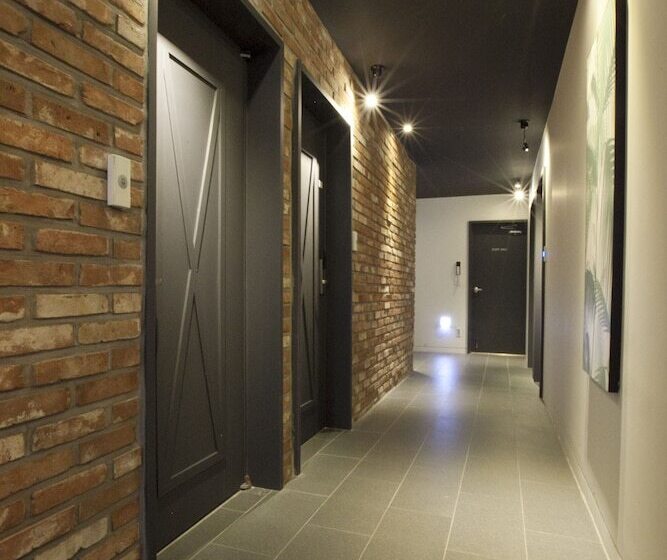 בית מלון כפרי Brown Dot