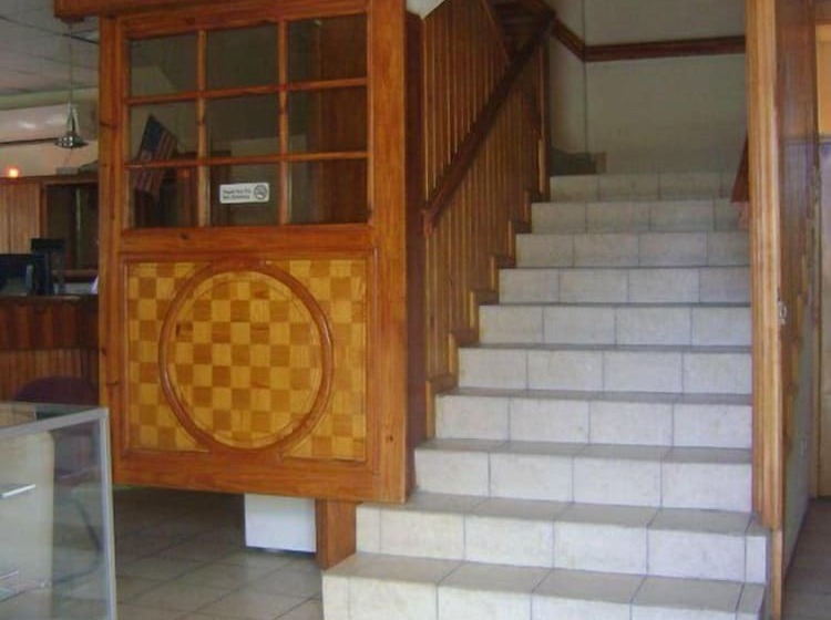 Caribbean Hotel Cayes