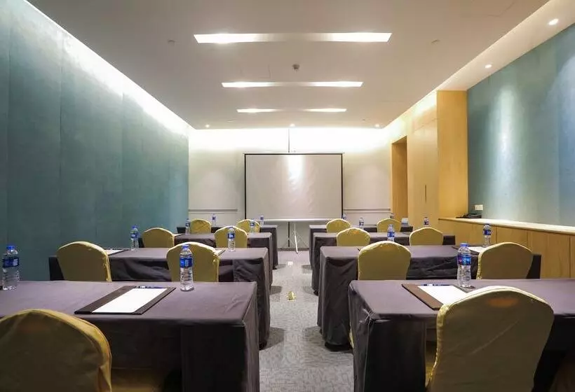 ホテル Holiday Inn Express Shanghai Songjiang Fangta, An Ihg