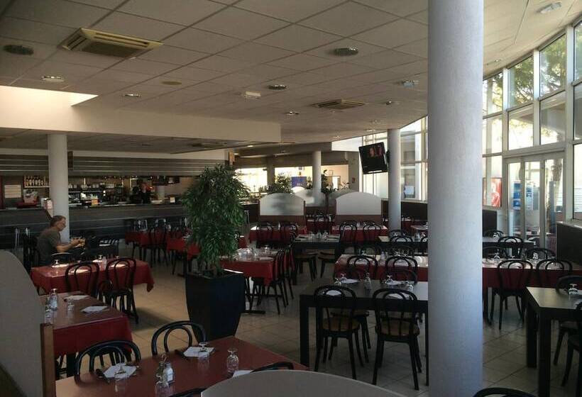 Отель Relais De Barbezieux