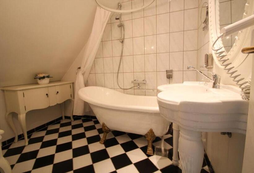 هتل Sauntehus Castle