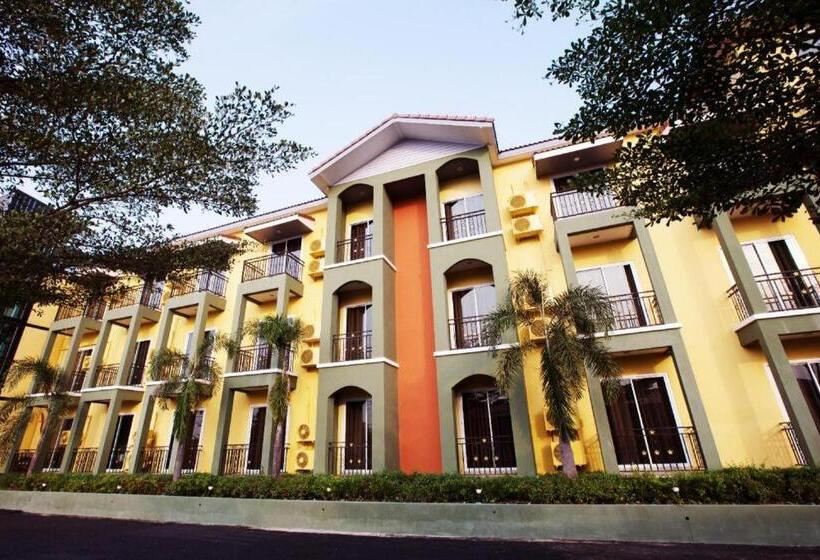 Отель B2 Buriram Boutique & Budget