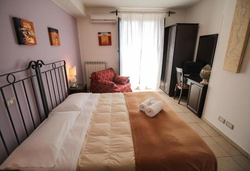 Отель B&b Regina Carolina