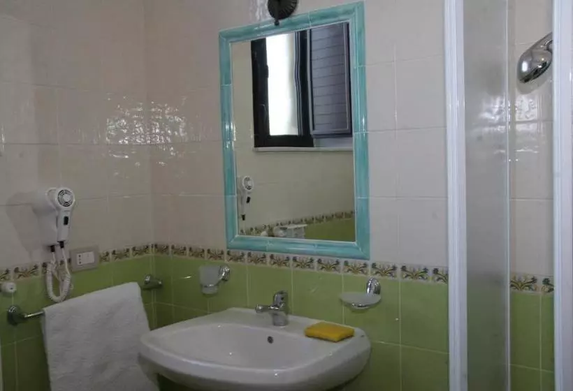 هتل B&b Regina Carolina