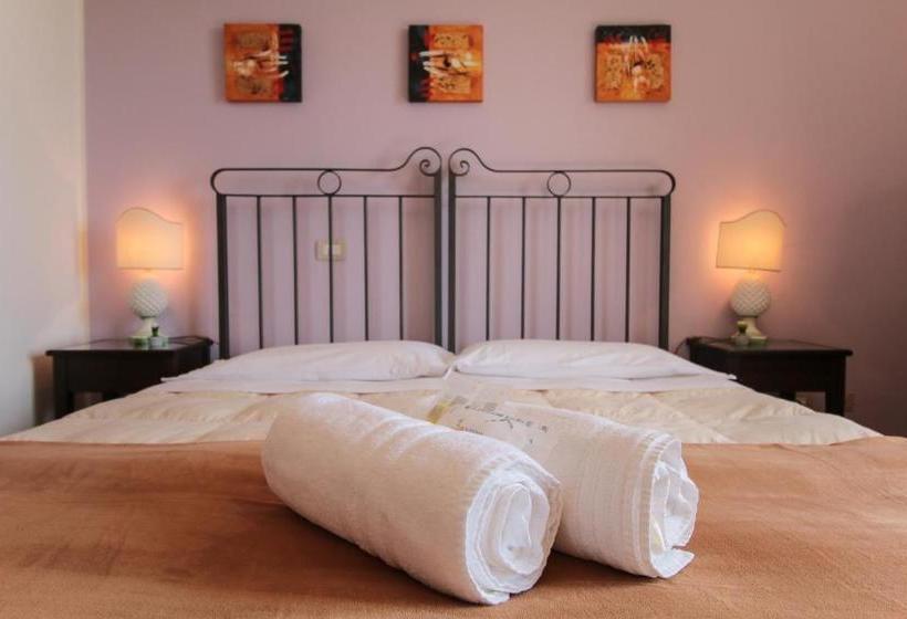 Отель B&b Regina Carolina