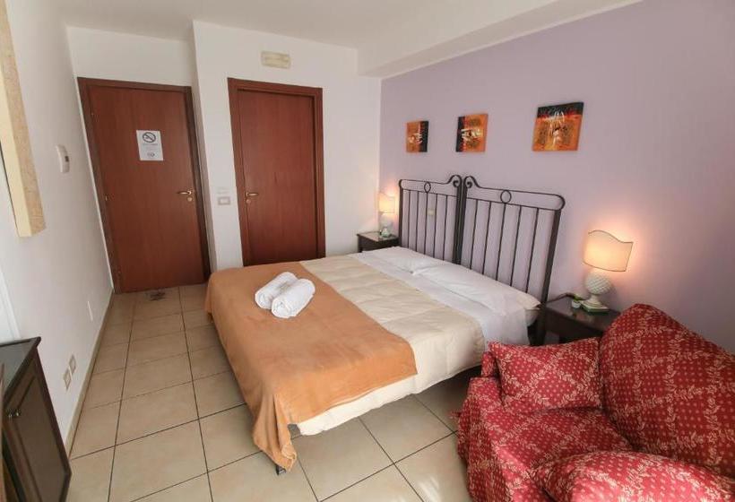 Отель B&b Regina Carolina