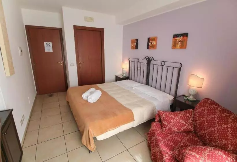 هتل B&b Regina Carolina