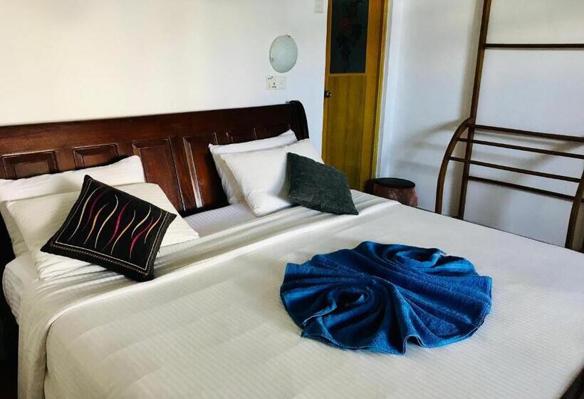 Hotell Ella Hide View