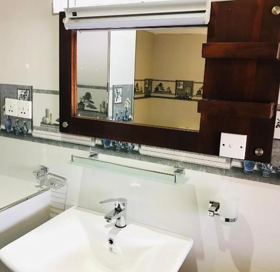 Hotell Ella Hide View