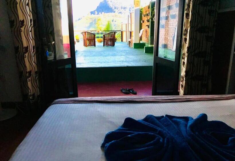 Hotell Ella Hide View