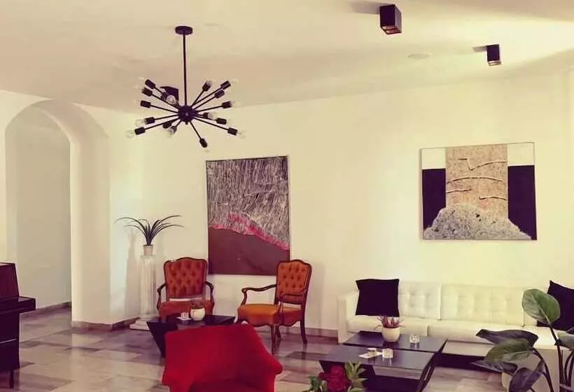 Hotelli Villa Laurel