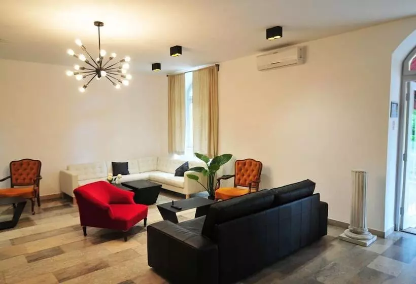 Hotelli Villa Laurel