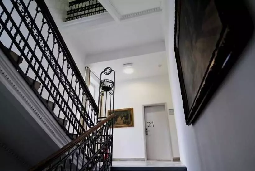 Hotelli Villa Laurel