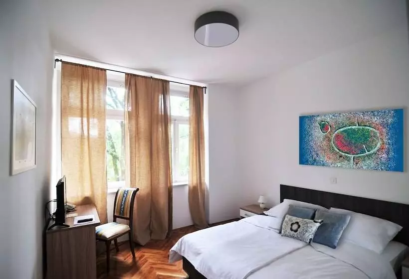 Hotelli Villa Laurel