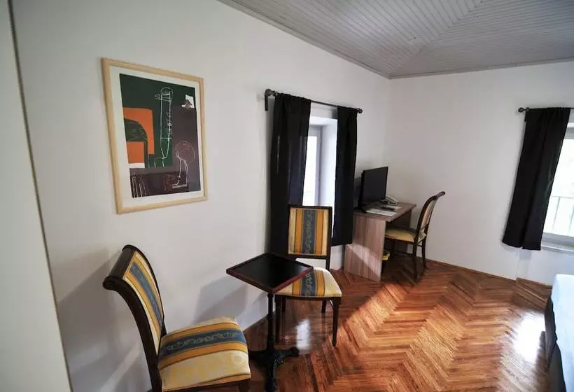 Hotelli Villa Laurel