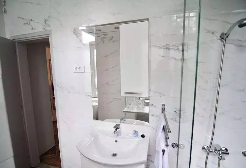 Hotelli Villa Laurel