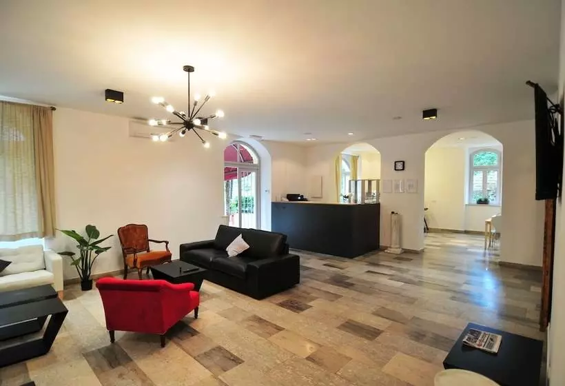 Hotelli Villa Laurel