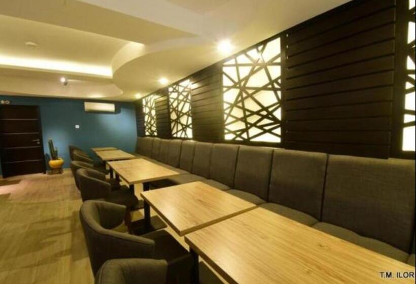 هتل Villa Thirty Three