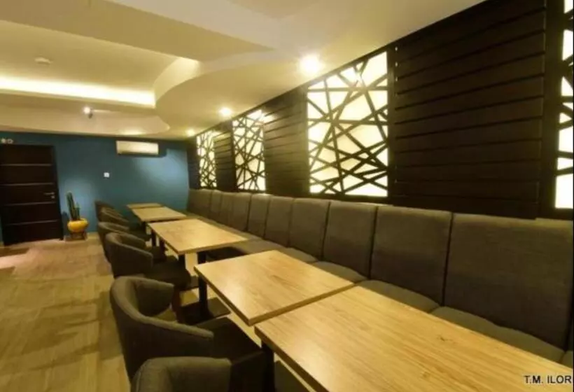 هتل Villa Thirty Three