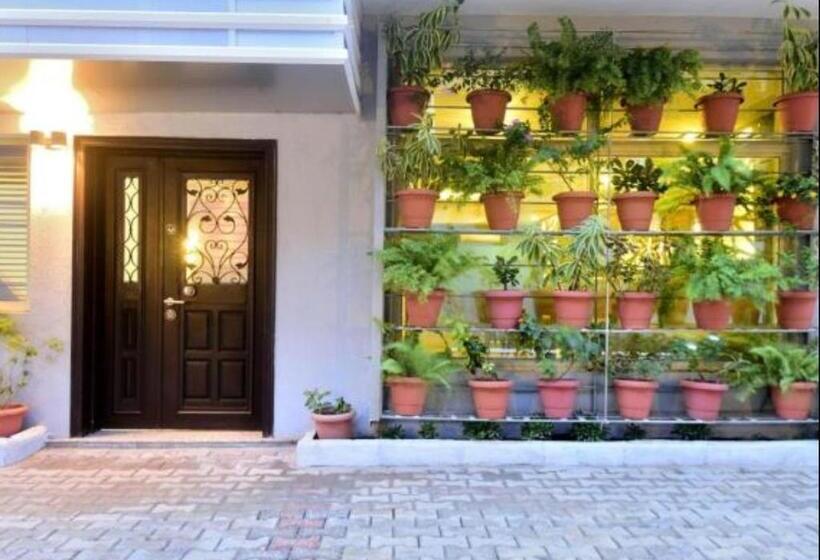 هتل Villa Thirty Three