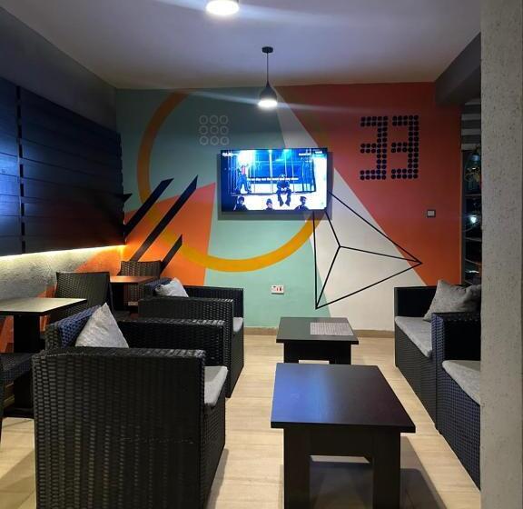 هتل Villa Thirty Three