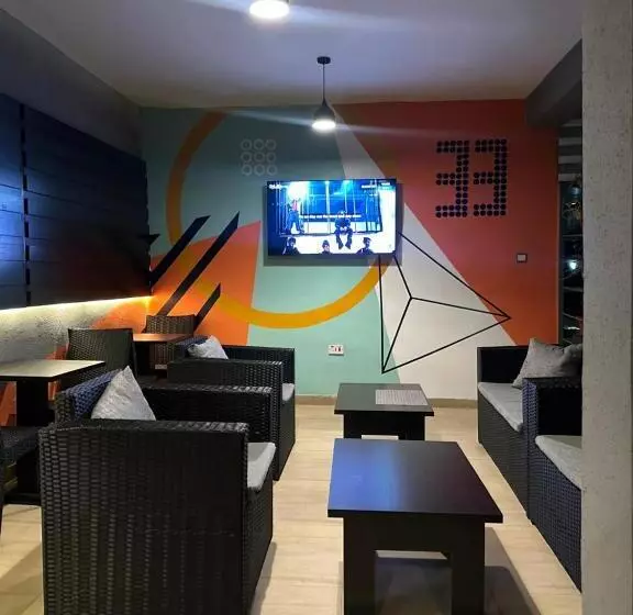 هتل Villa Thirty Three