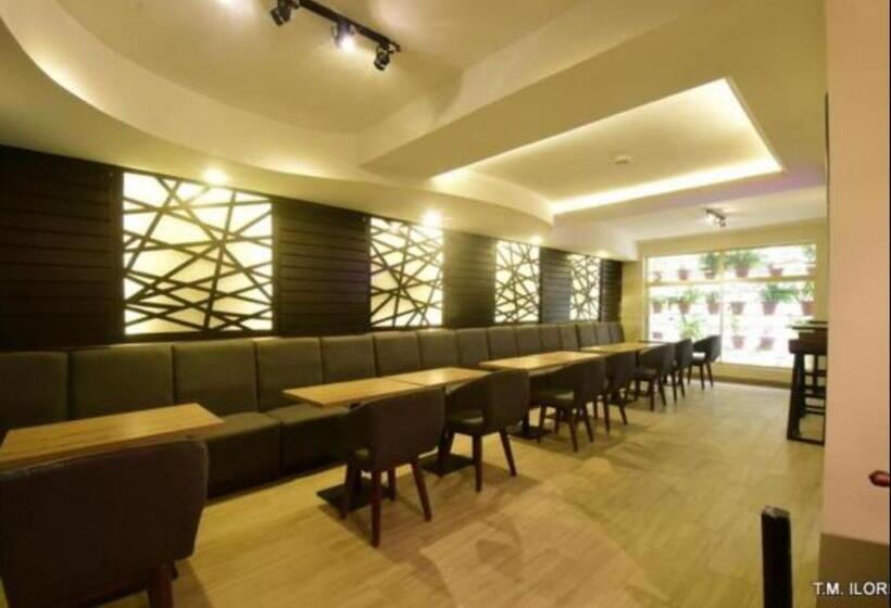 هتل Villa Thirty Three