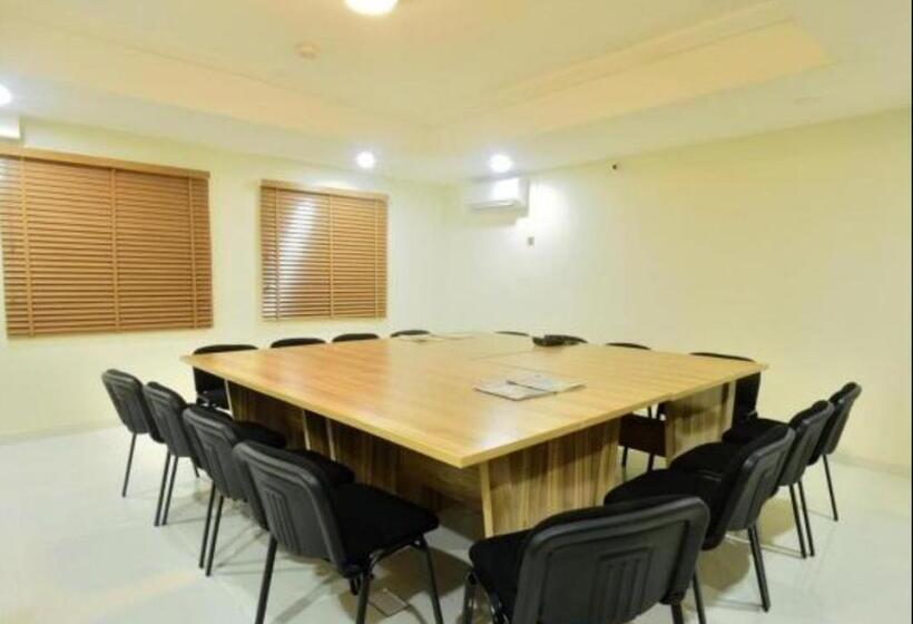 هتل Villa Thirty Three