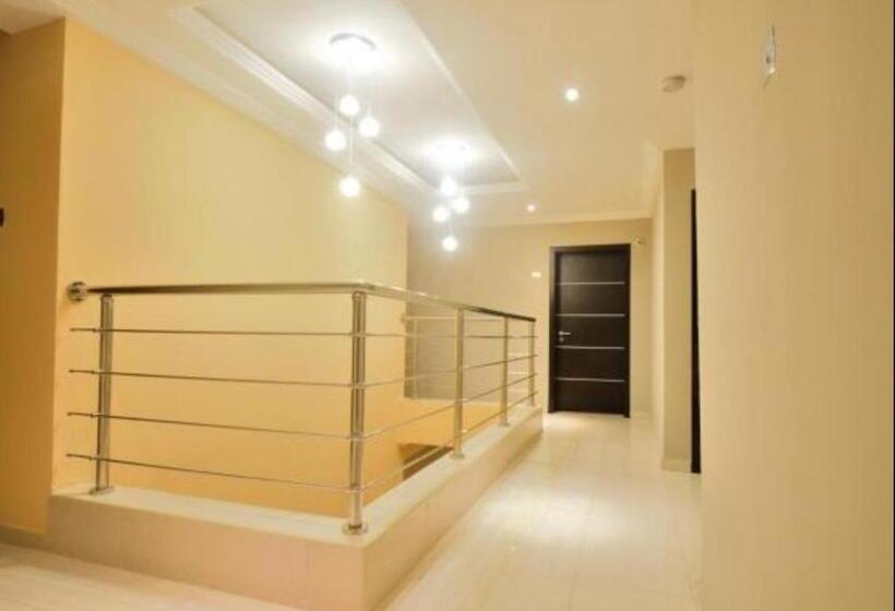 هتل Villa Thirty Three