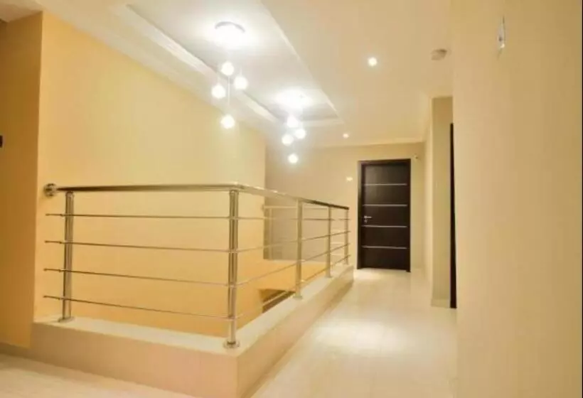 هتل Villa Thirty Three