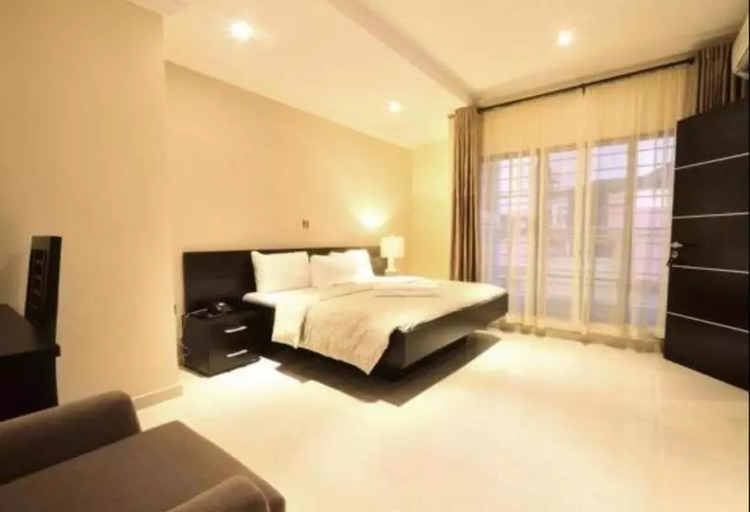 هتل Villa Thirty Three