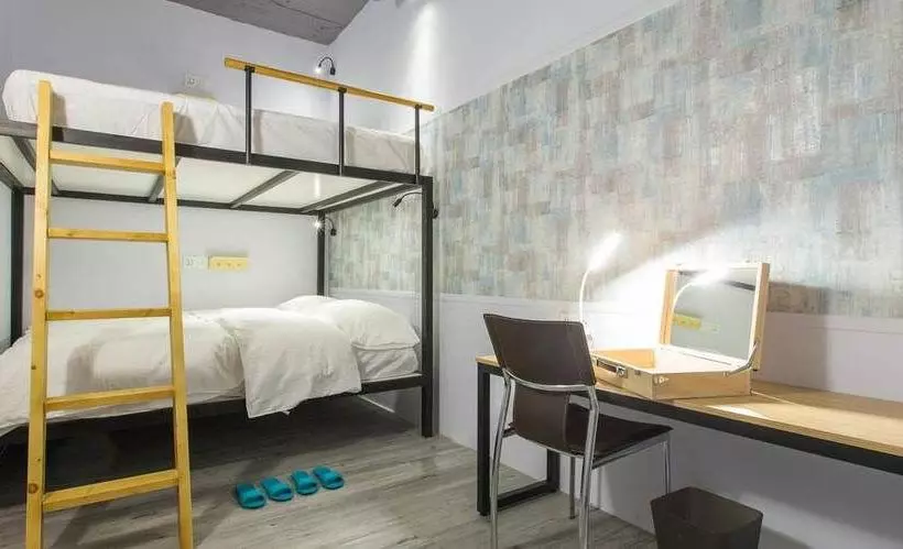 Houze Hostel