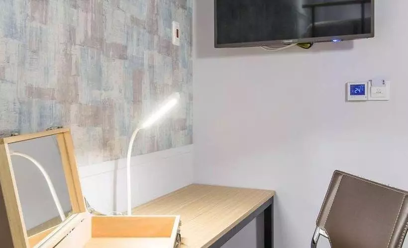 Houze Hostel