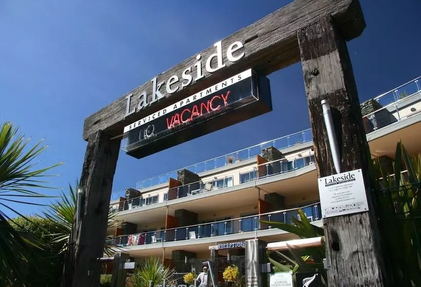 هتل Lakeside Apartments