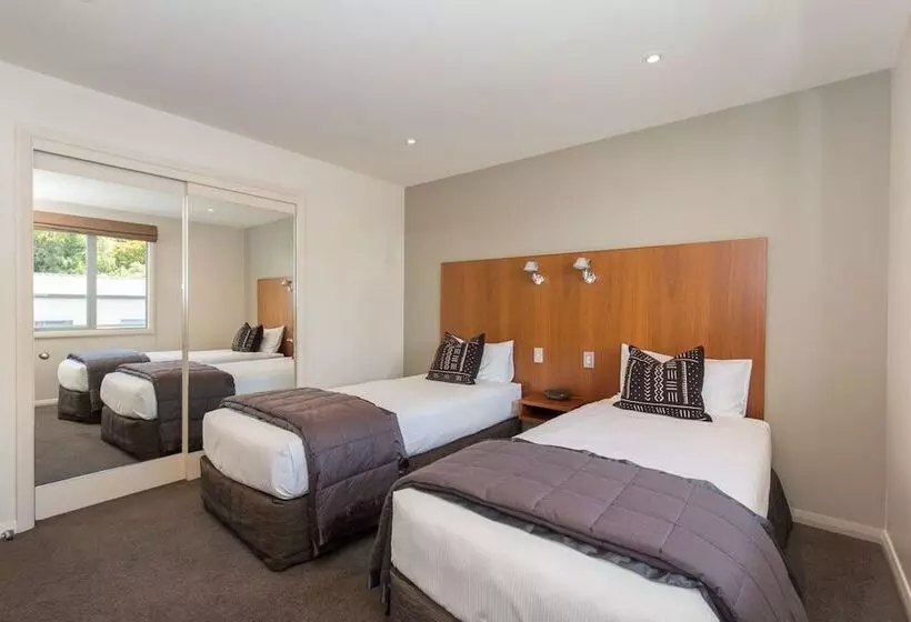 هتل Lakeside Apartments
