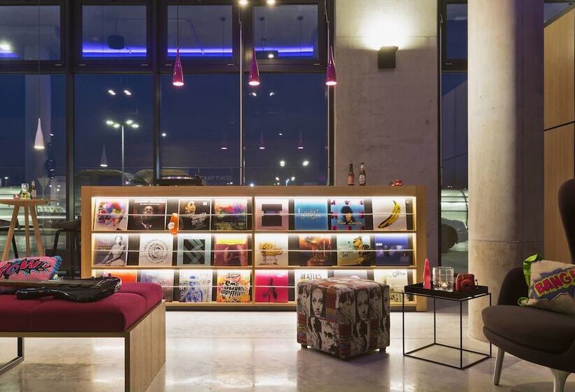هتل Moxy Vienna Airport