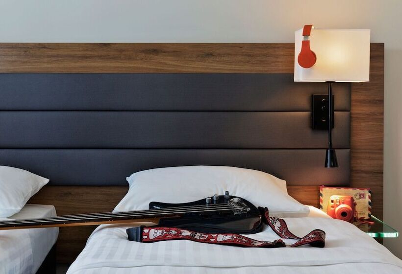 هتل Moxy Vienna Airport