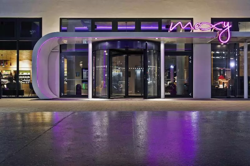 Hotelli Moxy Vienna Airport