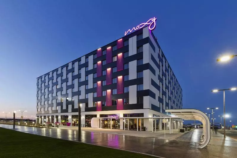 Hotelli Moxy Vienna Airport
