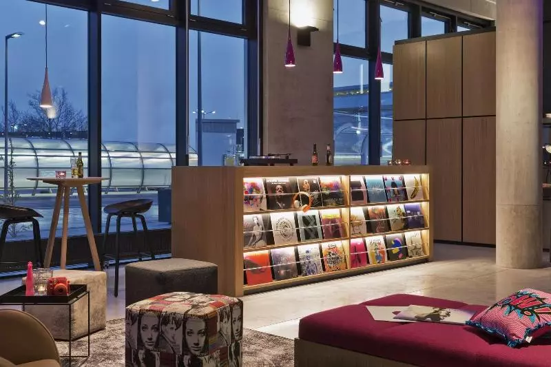 Hotelli Moxy Vienna Airport