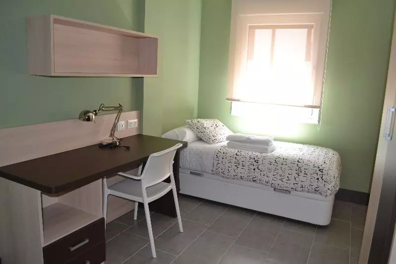 هتل The Factory Residence Hall