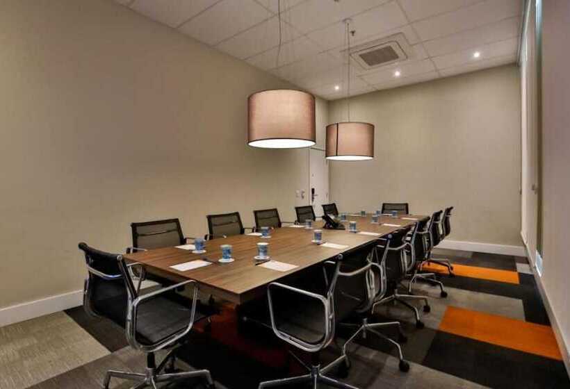 Otel Summit Suítes Pindamonhangaba