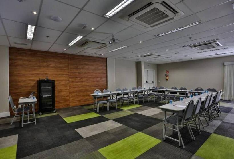 Otel Summit Suítes Pindamonhangaba