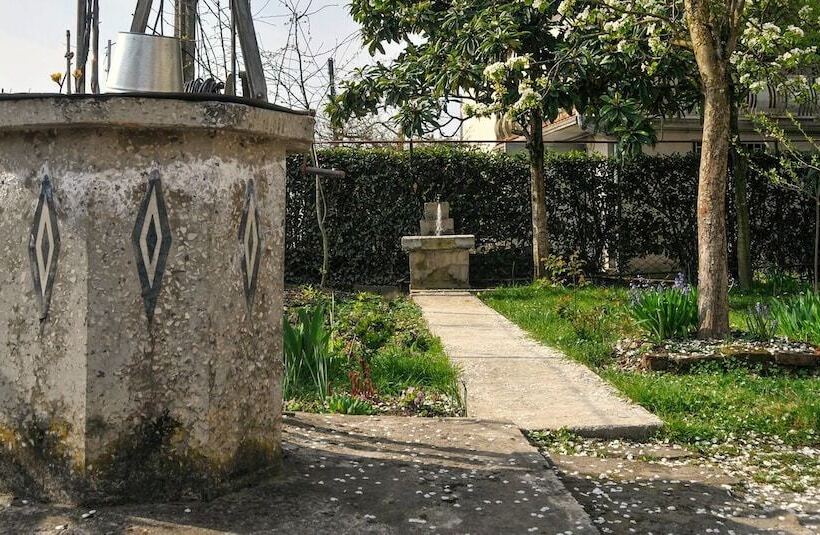 تختخواب و صبحانه Manana