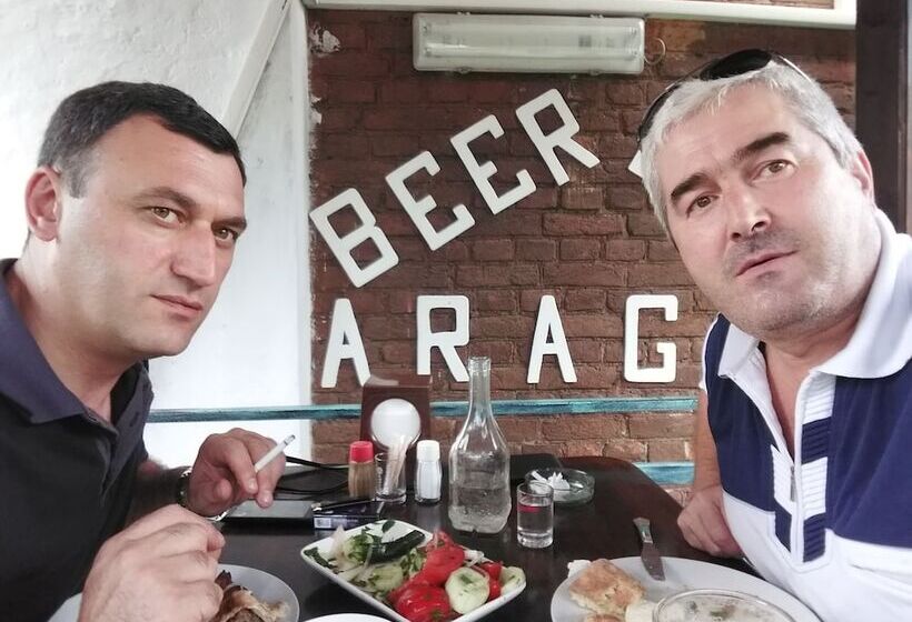 تختخواب و صبحانه Manana